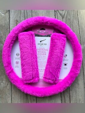 🏁 Diamond Diva hot pink steering wheel and two seat belt covers. Fun!